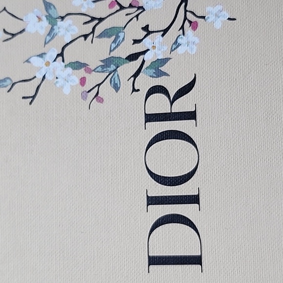 New! Mother's Day Limited Edition Dior Box - Picture 3 of 12